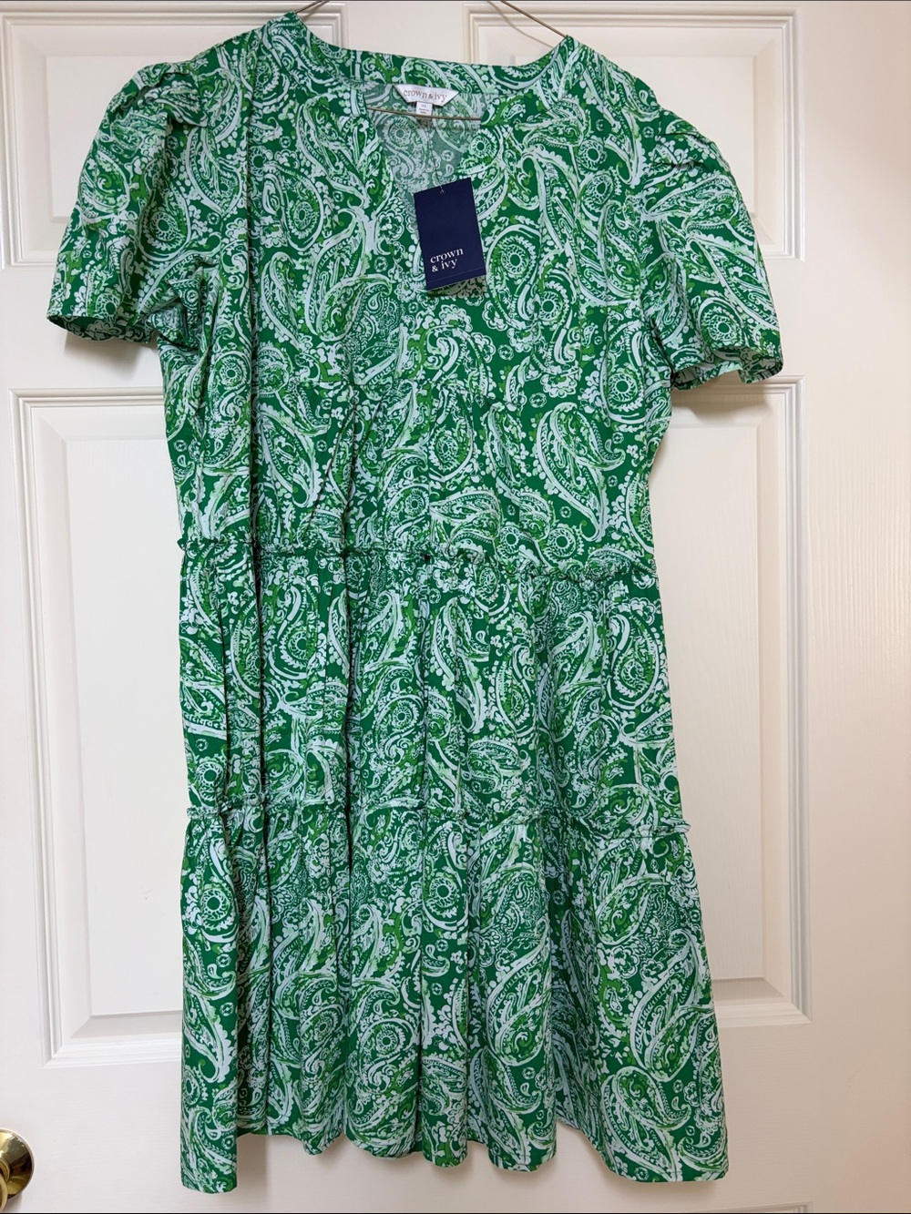 Crown & Ivy Green Paisley Short Sleeve Dress